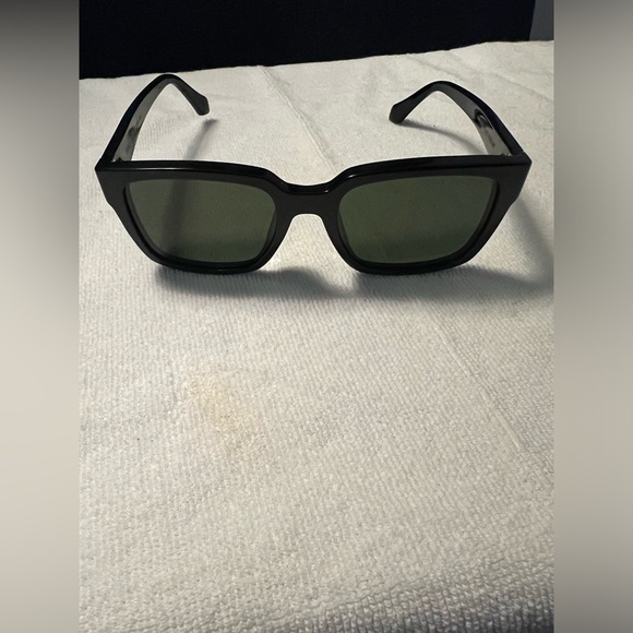 Men’s Louis Vuitton Glide Sunglasses. - Picture 9 of 15